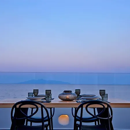 Incognito Santorini 别墅 *