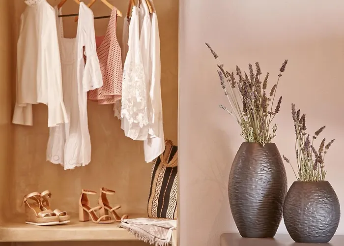 Incognito Santorini *