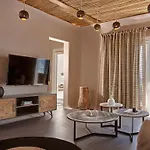 Incognito Santorini Villa Kamári