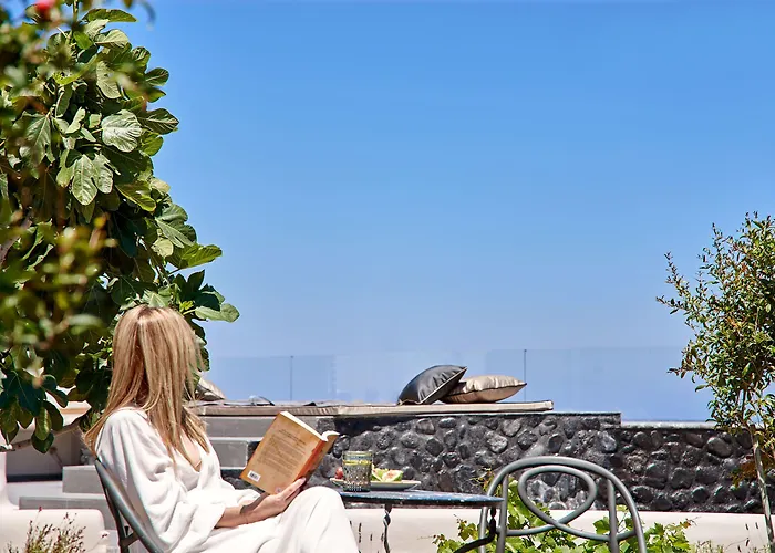 Incognito Santorini Villa Kamári